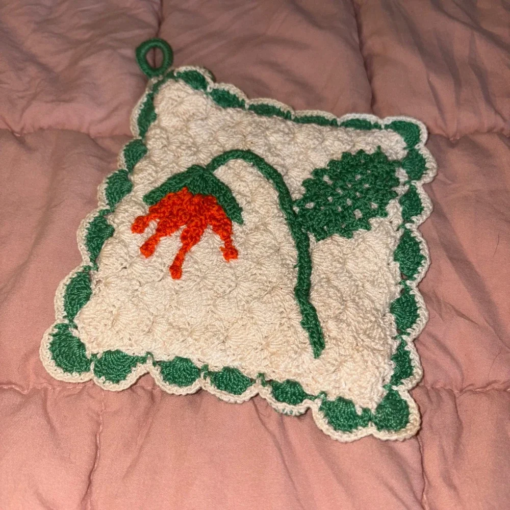 Vintage Handmade Crochet Potholders Set of 2 Red Green Floral Scalloped Square